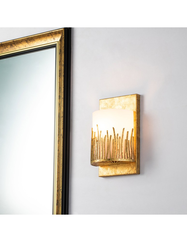 Quintiesse Kinkiet Sawgrass 1 źródło światła Płatkowe złoto Łazienkowa IP44 Elstead Lighting QN-SAWGRASS-WU-DG-O
