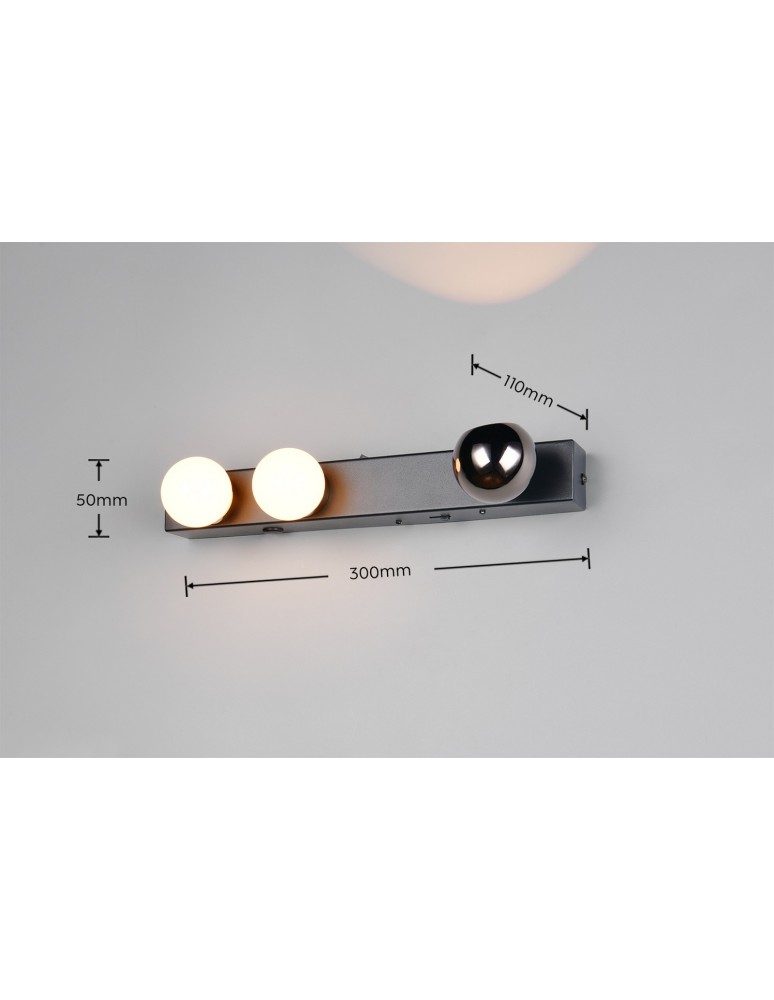 Trio ARPINO to kompaktowa lampa ścienna z modułem LED, utrzymana w nowoczesnej stylistyce. 238270332